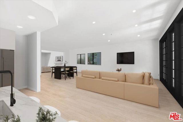 4560 Densmore Avenue, Encino CA: https://media.crmls.org/mediaz/4b8fdf89-2268-4f8a-9e4a-ee5dfdbee428.jpg