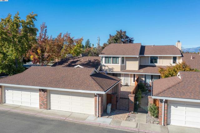 7602 Arbor Creek Cir, Dublin CA: https://media.crmls.org/mediaz/4b902927-c2bd-46df-b230-0393ff09ca83.jpg
