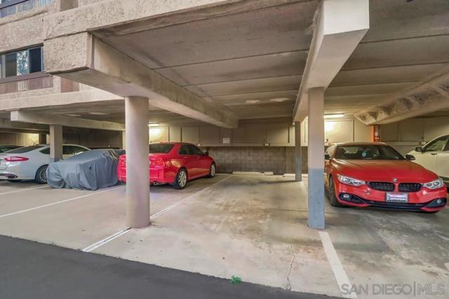 10350 Caminito Cuervo, San Diego CA: https://media.crmls.org/mediaz/4b90ed77-0c6f-40f7-bf5d-fdb81319bdc1.jpg