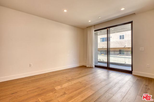 411 S Hamel Road, Los Angeles CA: https://media.crmls.org/mediaz/4b913418-666f-4ef5-9f84-914508254656.jpg