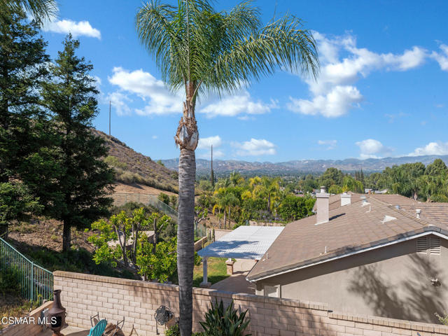 659 N Muirfield Avenue, Simi Valley CA: https://media.crmls.org/mediaz/4b9137be-182e-4b21-8ecf-e8383db825bd.jpg