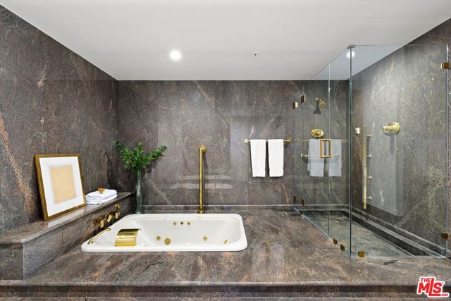 10490 Wilshire Boulevard, Los Angeles CA: https://media.crmls.org/mediaz/4b918be4-e25f-4920-9dcf-912ffd4f87b8.jpg