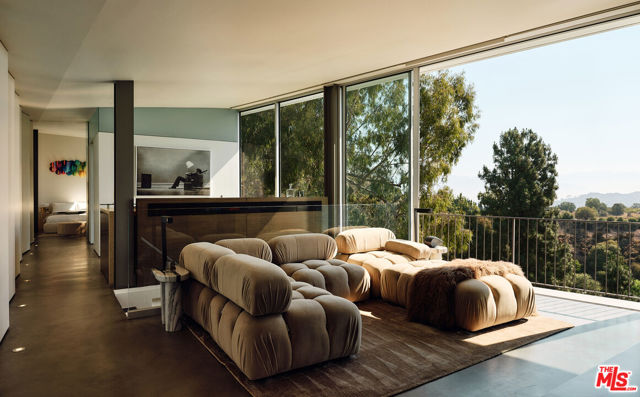 2500 Briarcrest Road, Beverly Hills CA: https://media.crmls.org/mediaz/4b91aa4c-7970-46f8-b8d0-f3ce8b507e89.jpg