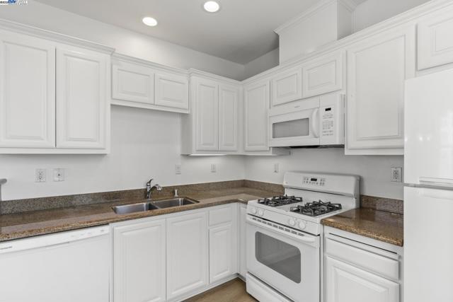 3275 Dublin Blvd, Dublin CA: https://media.crmls.org/mediaz/4b92b558-daa2-4765-892f-14eddc5dc3f7.jpg