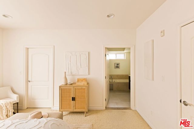 325 Arnaz Drive, Los Angeles CA: https://media.crmls.org/mediaz/4b92d026-c490-489a-a7b9-6a071ce21283.jpg