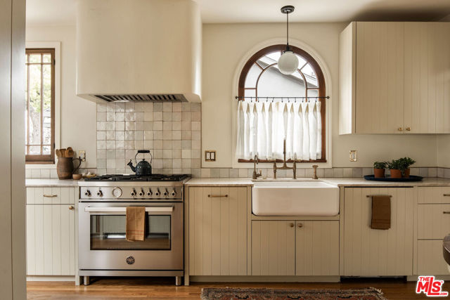 3512 Madera Avenue, Los Angeles CA: https://media.crmls.org/mediaz/4b9303e3-a82b-40a0-b093-f2e78a6f64e1.jpg
