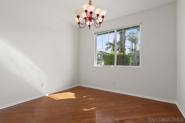 987 Palencia Ct, Chula Vista CA: https://media.crmls.org/mediaz/4b930a37-db1d-4305-8b43-fbc59be71848.jpg