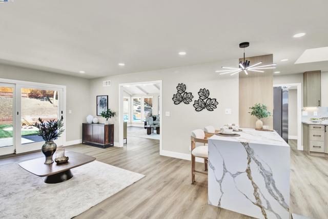 3613 perada dr, Walnut Creek CA: https://media.crmls.org/mediaz/4b932907-3f9c-4ef4-89ba-dfb4020ae50d.jpg
