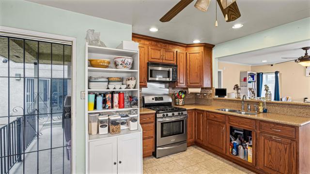 Detail Gallery Image 10 of 40 For 61 Del Mar Ave, Chula Vista,  CA 91910 - 4 Beds | 3 Baths