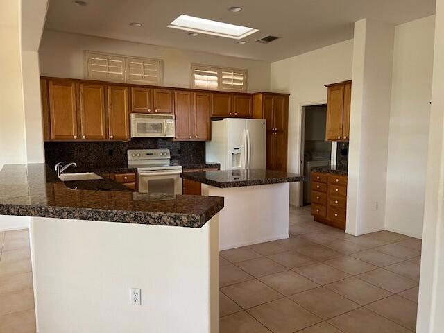 78513 Sunrise Mountain, Palm Desert CA: https://media.crmls.org/mediaz/4b93d980-9605-4800-8732-4299c3e40f6c.jpg