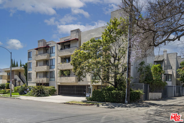 1815 Glendon Avenue, Los Angeles CA: https://media.crmls.org/mediaz/4b941d4a-6c59-43a9-a67e-f074a7bc63cf.jpg