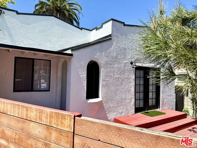 2927 S West View Street, Los Angeles CA: https://media.crmls.org/mediaz/4b94284d-4914-4144-9f4b-e86d1f70990b.jpg