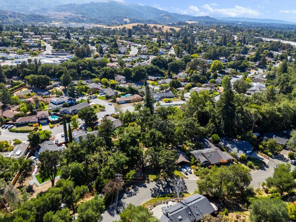 https://media.crmls.org/mediaz/4b948cfa-eb5f-4d64-8d51-5a88778accb4.jpg?preset=X-Large