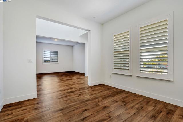 665 River Bend Dr, Lathrop CA: https://media.crmls.org/mediaz/4b94ce24-3363-484b-812a-f1dd4e065643.jpg