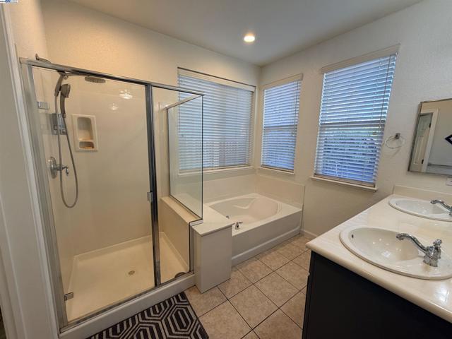 1611 Marina, Brentwood CA: https://media.crmls.org/mediaz/4b951d79-733b-499d-9ae0-ea5614384e5b.jpg