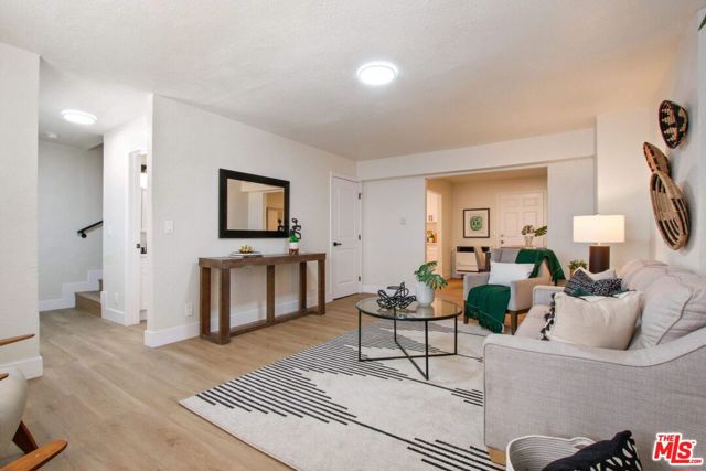 6337 10th Avenue, Los Angeles, California 90043, ,Multi-Family,For Sale,10th,25517579
