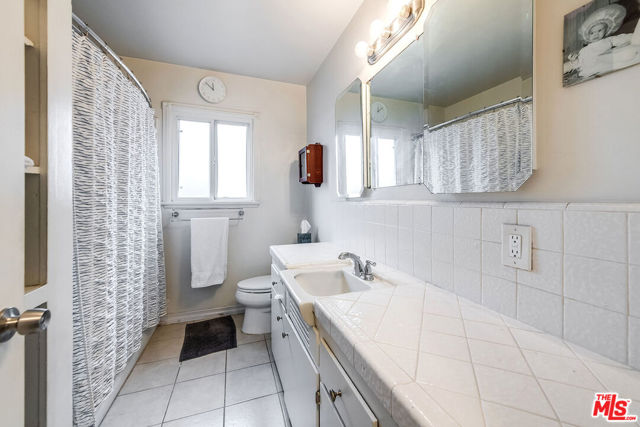 15361 Archwood Street, Van Nuys CA: https://media.crmls.org/mediaz/4b953a47-4efb-4f74-b982-fd83076e2726.jpg