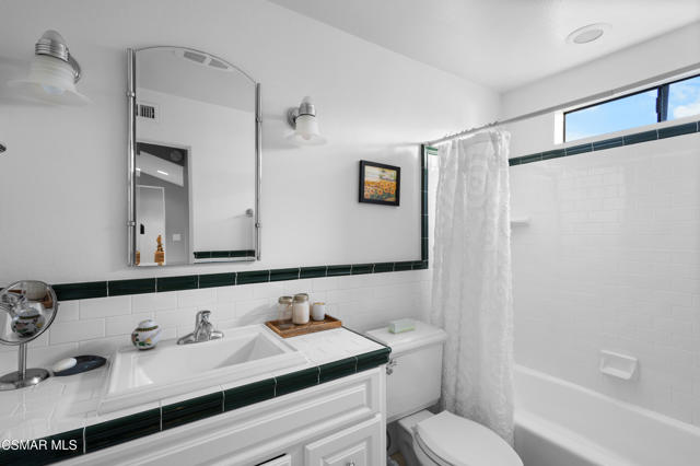 1224 S Westlake Boulevard, Westlake Village CA: https://media.crmls.org/mediaz/4b95a14a-40d8-4c44-abfe-2ceadba884f1.jpg