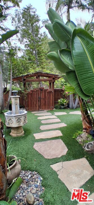 454 E Rustic Road, Santa Monica CA: https://media.crmls.org/mediaz/4b9618c0-4e5e-4ee8-859e-2c965786c414.jpg