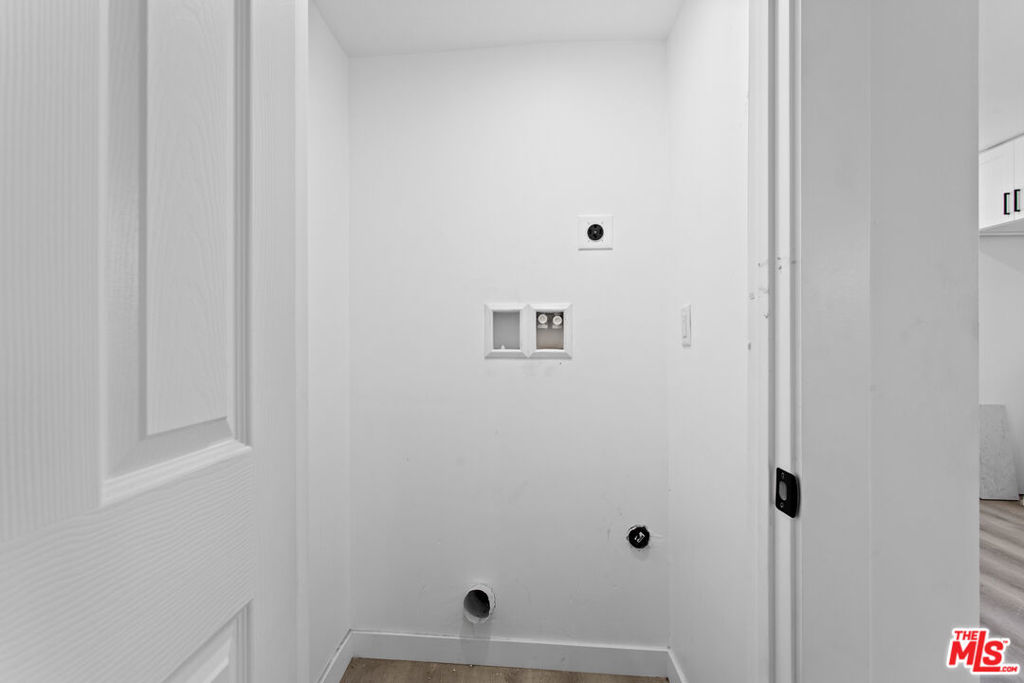 https://media.crmls.org/mediaz/4b9620d1-5ac3-4f76-a401-c9c72da36568.jpg?preset=X-Large
