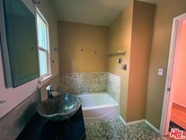 6035 Simpson Avenue photo 6