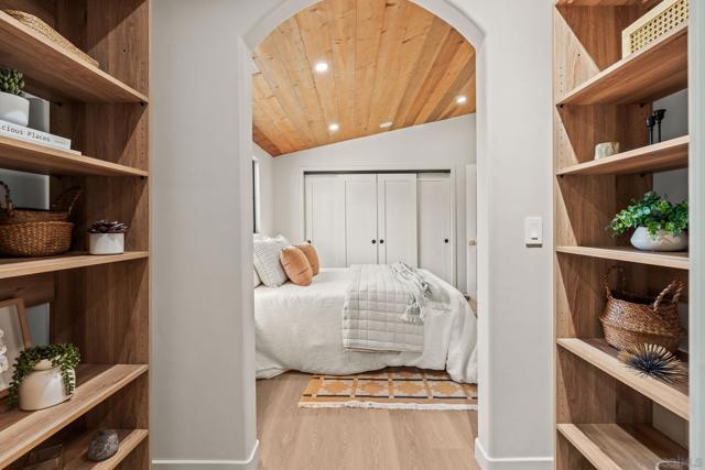 1566 Evergreen St, San Diego CA: https://media.crmls.org/mediaz/4b971200-9b3e-442c-865c-684f62e4e0fa.jpg