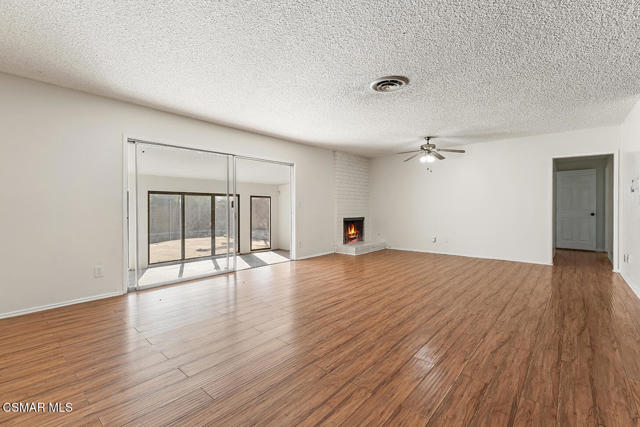 19844 Hemmingway Street, Winnetka CA: https://media.crmls.org/mediaz/4b9769af-4418-433e-bf77-fafb1cd9d049.jpg