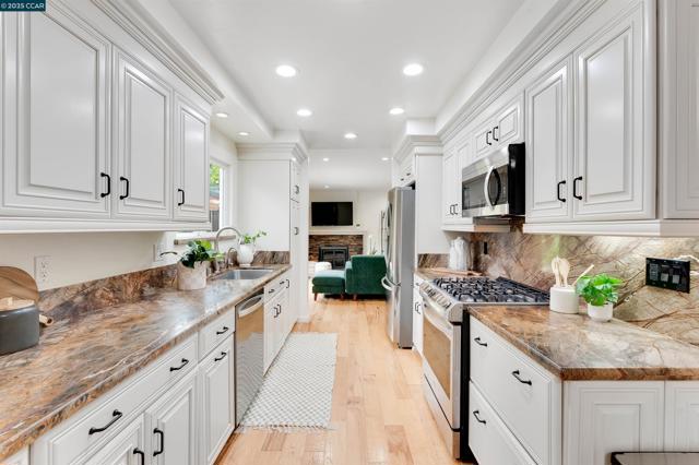 438 Odin Dr, Pleasant Hill CA: https://media.crmls.org/mediaz/4b97ef71-19f8-4683-b94b-d30f997e6f83.jpg