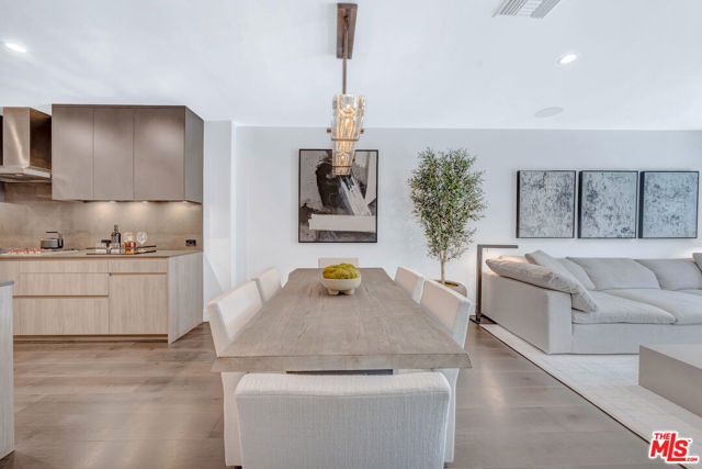 724 N Croft Avenue, Los Angeles CA: https://media.crmls.org/mediaz/4b9834ef-d906-495b-a160-f86e5f04cd22.jpg