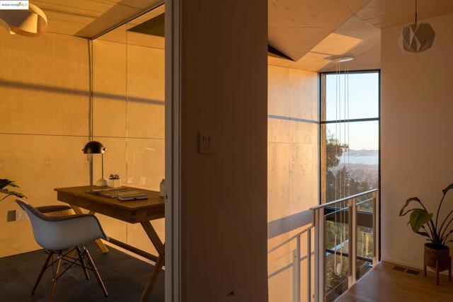 1136 Keith Ave, Berkeley CA: https://media.crmls.org/mediaz/4b98438b-7a54-4a29-b1c2-5d7bb250126f.jpg