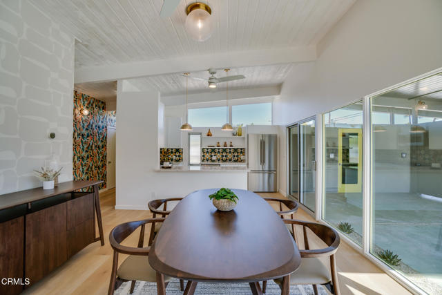 2839 N Davis Way, Palm Springs CA: https://media.crmls.org/mediaz/4b98560e-a820-43b4-a4e3-97770038ebd3.jpg