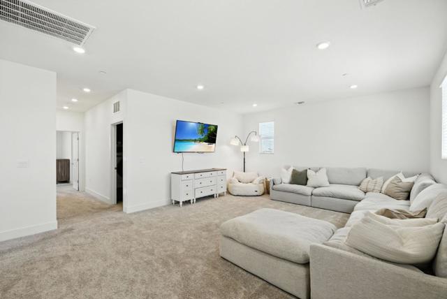 1900 Lotus Court, Hollister CA: https://media.crmls.org/mediaz/4b990e14-207d-4611-bfa0-faffb1812618.jpg