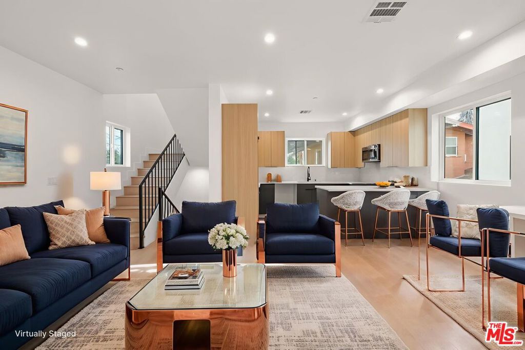 913 N Hobart Boulevard #1/2