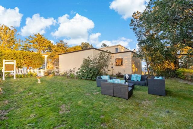 131 Los Vientos Way, San Carlos CA: https://media.crmls.org/mediaz/4b9a0ee6-033f-49d6-a3cc-2be9c0b1dfe8.jpg