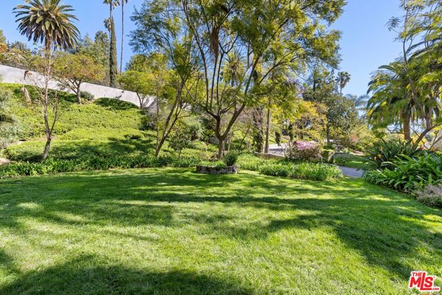 2003 La Brea Terrace, Los Angeles CA: https://media.crmls.org/mediaz/4b9a456a-a385-41af-b5d5-9aeff7a9e53f.jpg