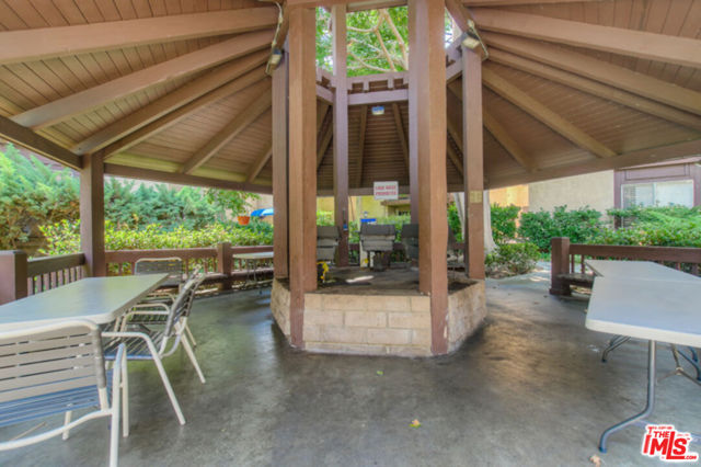 9206 Summertime Lane, Culver City CA: https://media.crmls.org/mediaz/4b9a5d06-5cd5-4aa2-8e6a-25ebce3ed6c1.jpg