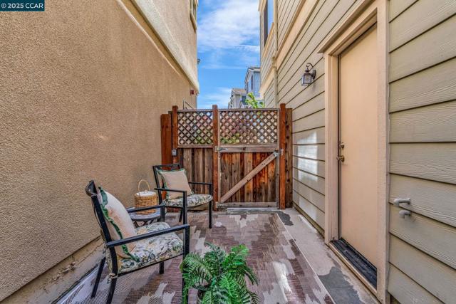 6983 Alamo Creek Trl, Dublin CA: https://media.crmls.org/mediaz/4b9a938f-207f-47e4-a772-752b6e8f3c63.jpg