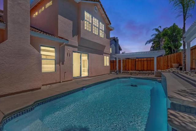 2161 Teakwood Court, Hollister CA: https://media.crmls.org/mediaz/4b9ad40d-5f7a-4787-8497-96e572970830.jpg