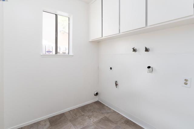 5644 ALHAMBRA HILLS CT, Martinez CA: https://media.crmls.org/mediaz/4b9b2088-b98e-4194-8725-8c7cd65e1b57.jpg