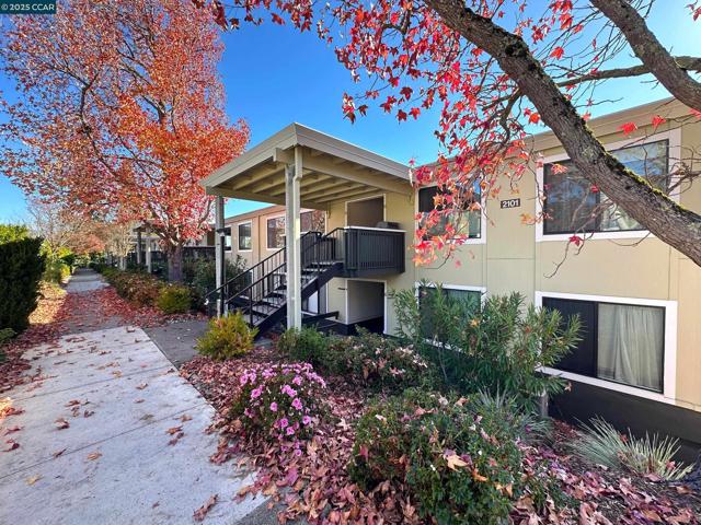 2101 Golden Rain, Walnut Creek CA: https://media.crmls.org/mediaz/4b9b6001-1fd5-4d86-b5d8-ac81f6eb8488.jpg