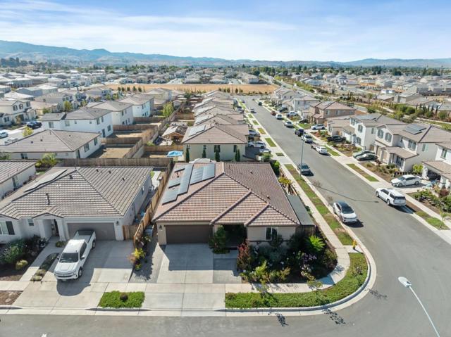 2141 Wildflower Drive, Hollister CA: https://media.crmls.org/mediaz/4b9b87e0-839b-4201-a1c9-01e4b3cbdf41.jpg