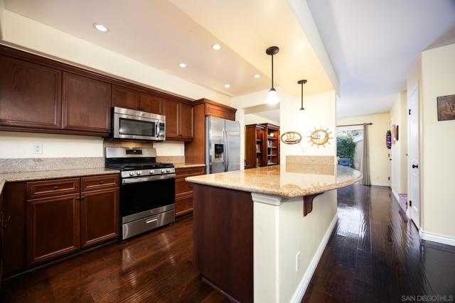 4122 Alabar Way, Oceanside CA: https://media.crmls.org/mediaz/4b9bbf10-bfa7-4fc3-8ac2-a8bc0ed303a2.jpg