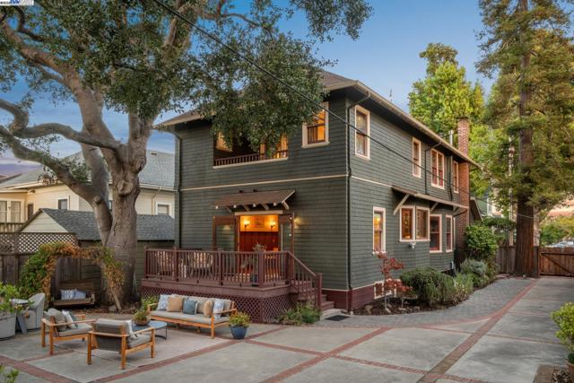 1335 Grove St, Alameda CA: https://media.crmls.org/mediaz/4b9bc292-85ae-4f80-bb3b-b33eb9494f42.jpg