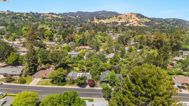 2371 Mallard Dr, Walnut Creek CA: https://media.crmls.org/mediaz/4b9c4222-5005-40c2-bb1e-358b3e459076.jpg