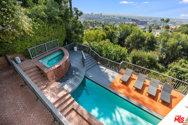 1344 Belfast Drive, Los Angeles CA: https://media.crmls.org/mediaz/4b9c542c-f7ea-4873-8f4f-329b7d48ea0b.jpg
