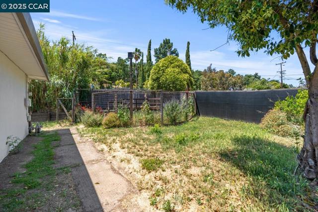 212 Towers Dr, Pacheco CA: https://media.crmls.org/mediaz/4b9c7f74-2d0e-4a2b-9712-f89191e2caf6.jpg