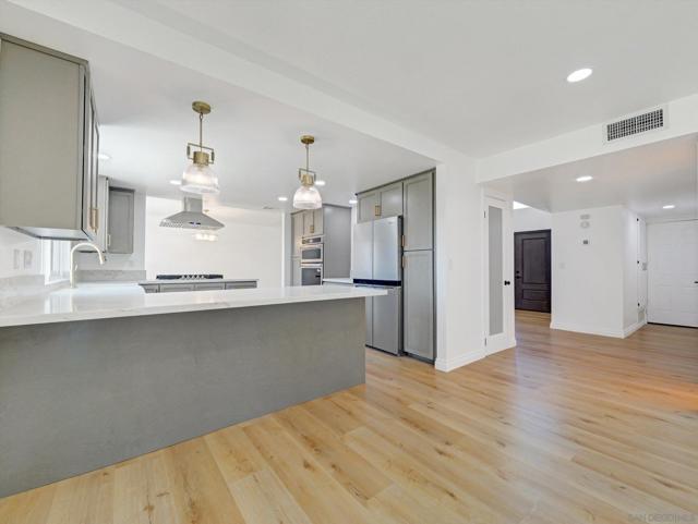995 Bluecrest St, Corona CA: https://media.crmls.org/mediaz/4b9d7737-4f59-4485-b4e8-99b40935d17c.jpg