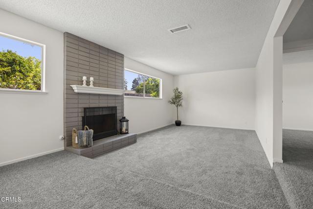 8699 Roswell Street, Ventura CA: https://media.crmls.org/mediaz/4b9d93b2-a7df-4871-a727-e395b67fb120.jpg