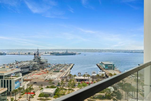 888 W E St, San Diego CA: https://media.crmls.org/mediaz/4b9d9493-d5a5-405e-a7f8-91d7ad3f5274.jpg
