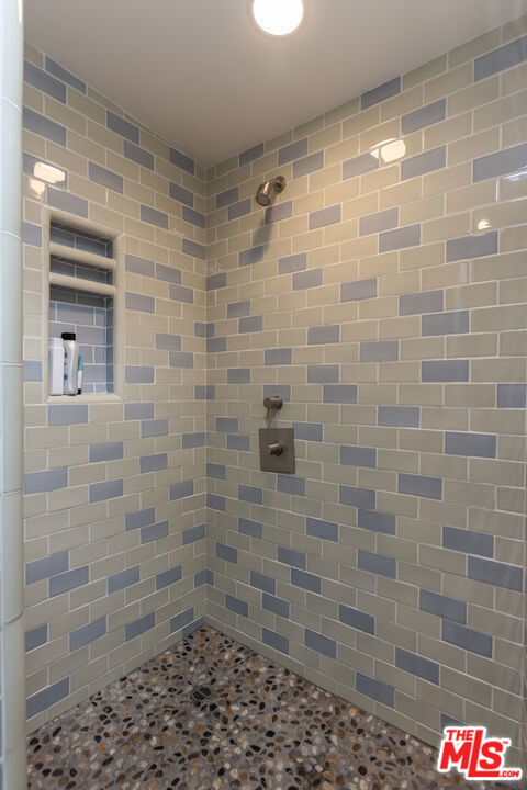 https://media.crmls.org/mediaz/4b9da08e-9f90-486b-a72f-89d6e3aa3bbf.jpg?preset=X-Large